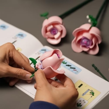 ENJBRICK Rosa Rosen Blumenstrauß Klemmbausteine mit Schleierkraut, Künstliche Blumen Botanische Kollektion, Geschenk für Frauen zum Muttertag, Ästhetische Raumdeko Kompatibel mit Lego - 8