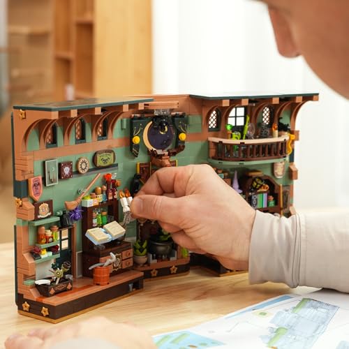 INSOON Magisches Zaubertrank Book Nook Haus mit LED