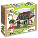 869 Teile | 3 KIDDIZ Figuren | 2 Pferde & 2 Vögel  Ein Traum für kleine Pferdefreunde  „Zottel, Zottel, Zottel Pony…“ 🎶 Mit dem KIDDICRAFT KC1106 Ponyhof wird dieser Kindertraum auf dem Bautisch lebendig. Das liebevoll gestaltete Set bringt alles mit, was ein echtes Ponyhof-Erlebnis ausmacht: Pferdeboxen, Sattelkammer, gemütliche Schlafplätze und jede Menge Zubehör. Durch die aufklappbare Bauweise ist der Hof nicht nur ein Hingucker, sondern auch hervorragend bespielbar.  Inhalt & Highlights  🧱 869 Teile – detailreich und stabil konstruiert  👩‍🌾 3 KIDDIZ Figuren – Reiterinnen, Feriengäste oder Stallhelfer  🐎 2 Pferde – für Ausritte und Stallabenteuer  🕊️ 2 Vögel – kleine tierische Extras für noch mehr Leben  🐴 2 Pferdeboxen mit reichlich Platz für die Ponys  🪣 Sattel- & Futterkammer für realistische Spielideen  🛏️ 3 Betten – für Feriengäste oder Hofbewohner  🌾 Strohboden – klassisches Stall-Detail, das für Authentizität sorgt  Erweiterbar für noch mehr Spielspaß  Besonders spannend: Der Ponyhof lässt sich mit dem separat erhältlichen Set KC1107 Außenboxen erweitern. Damit entsteht im Handumdrehen eine große Reitanlage – perfekt für Kinder, die ganze Reiterwelten aufbauen möchten.  Qualität & Verarbeitung  ✅ Hochwertige Klemmbausteine, passgenau & stabil  🔄 100 % kompatibel mit den Steinen des Marktführers  📖 Gut verständliche Bauanleitung erleichtert den Aufbau  🌍 Designed in Deutschland, produziert in China  ⚠️ Sicherheitshinweis: Nicht für Kinder unter 3 Jahren geeignet (Verschluckungsgefahr durch Kleinteile)  Spielerlebnis & Zielgruppe  Der KC1106 Ponyhof bietet eine Mischung aus kreativem Bauen und lebendigem Rollenspiel. Ob Ausritte, Stallarbeit oder Ferienabenteuer – Kinder können unzählige Geschichten nachspielen.  👧👦 Empfohlen für Kinder ab ca. 6 Jahren  🐴 Ideal für kleine Pferde- und Bauernhof-Fans  🎁 Tolles Geschenk für Geburtstage, Weihnachten oder als Überraschung  Fazit  Der KIDDICRAFT KC1106 Ponyhof ist ein rundum liebevoll gestaltetes Set, das die Herzen kleiner Pferdefans höherschlagen lässt. Mit Figuren, Pferden, Vögeln und vielen Details bietet er stundenlangen Spielspaß. Durch die Erweiterungsmöglichkeit zur Reitanlage wächst der Ponyhof sogar mit den Wünschen der Kinder mit. 🐎🌟  ⚠️ Hinweis: Dieser Text wurde mithilfe von KI erstellt. Geringfügige Abweichungen zu den offiziellen Herstellerangaben sind möglich – bitte die Originaldaten beachten.