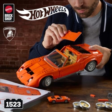 Mattel Brick Shop Lamborghini Miura P400 SV beim Aufbau mit abnehmbarem Karosserieteil