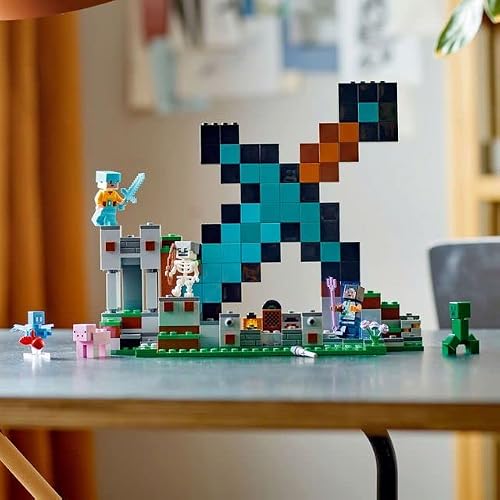 LEGO 21244 Minecraft Der Schwert-Außenposten Set, Spielzeug mit Creeper, Soldat, Wachkrieger und Skelett-Figuren, Set für Jungen und Mädchen ab 8 Jahren - 2