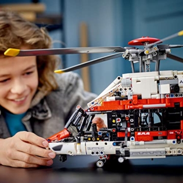 LEGO 42145 Technic Airbus H175 Rettungshubschrauber, Modellbausatz für Kinder, drehbare Rotoren und motorisierte Funktionen, Hubschrauber Lernspielzeug - 7