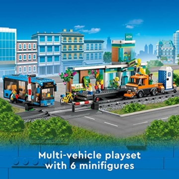 Lego 60335 City Der Bahnhof: Stadtabenteuer mit Bus, Hubwagen, 6 Minifiguren, Straßenschilder, kompatibel mit Stadtzug, Lernspielzeug für Kinder ab 7 Jahren, Geschenk - 4