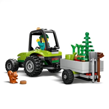 LEGO 60390 City Kleintraktor, Spielzeug-Traktor mit Anhänger, Fahrzeug zum Bauernhof-Set mit Gärtner-Minifigur & Tierfigur, Konstruktionsspielzeug ab 5 Jahren - 3