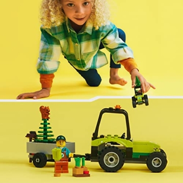 LEGO 60390 City Kleintraktor, Spielzeug-Traktor mit Anhänger, Fahrzeug zum Bauernhof-Set mit Gärtner-Minifigur & Tierfigur, Konstruktionsspielzeug ab 5 Jahren - 6