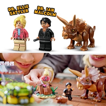 LEGO 76959 Jurassic Park Triceratops-Forschung, Dinosaurier Spielzeug mit Figur und Auto zum Sammeln zum 30. Jubiläum - 5
