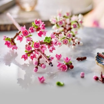 LEGO Botanicals Kirschblüten - Spielzeug mit Kunstblumen – Kreative Deko für Schreibtisch – Spielset mit Blumen zum Bauen und Ausstellen Geschenk für Mädchen und Teenager ab 8 Jahren – 40725 - 5