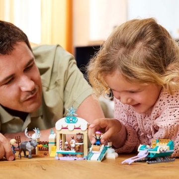 LEGO ǀ Disney Frozen 43256 – Annas Schlittenabenteuer: Magischer Winterspaß mit Anna, Kristoff, Olaf & Sven