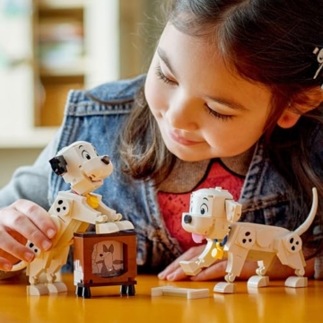 LEGO ǀ Disney Lucky & Penny 101 Dalmatiner - Welpen Spielset - Tierfiguren zum Spielen mit beweglichen Köpfen, Beinen & Schwänzen - Knochen & Fernseher - Geschenk für Mädchen ab 6 Jahren - 43271 - 10
