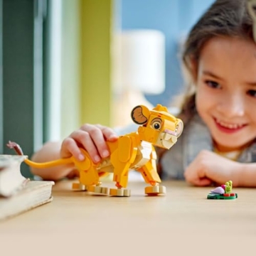LEGO ǀ Disney Simba, das Löwenjunge des Königs, Bauspielzeug für Kinder, Fantasy-Spielset mit Löwenfigur, Coole Geschenkidee für Mädchen und Jungen ab 6 Jahren, Kinderspielzeug 43243 - 10
