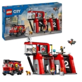 LEGO City Feuerwehrstation mit Drehleiterfahrzeug, Feuerwehr-Spielzeug mit Feuerwache und Feuerwehrauto, Geburtstagsgeschenk für Kinder ab 6 Jahren, Set mit Hund und 5 Minifiguren 60414 - 1