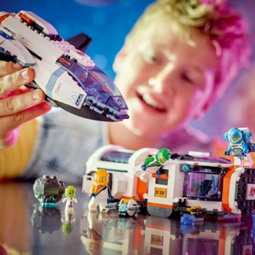 LEGO City Galaxie Raumschiff (60446); Kinderspielzeug; Geschenk für Raumfahrtfans ab 7 Jahren; Set aus variabel einbaubaren Modulen mit 4 Minifiguren und einem Alien - 3