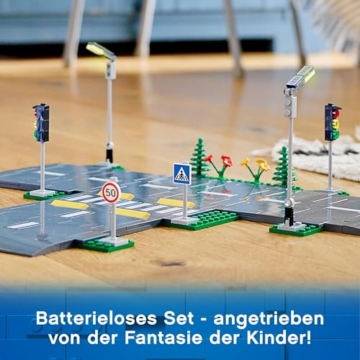 LEGO City Straßenkreuzung mit Ampeln, Bauset mit im Dunkeln leuchtenden Steinen 60304 - 6