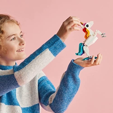 LEGO Creator 3 in 1 Magisches Einhorn Spielzeug, Verwandelt von Einhorn zu Seepferdchen zu Pfau, Regenbogen Tierfiguren Einhorn Geschenk für Enkelkinder Mädchen Jungen Spielzeug zum Zusammenbauen - 3