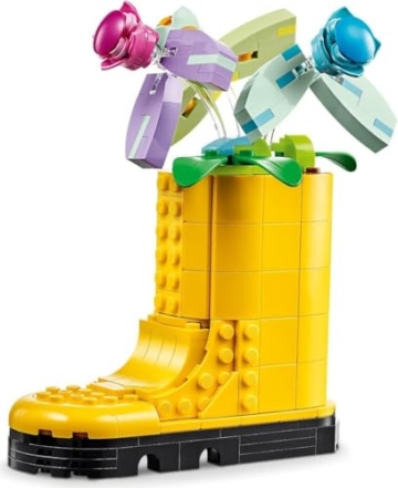 LEGO Creator 3in1 Gießkanne mit Blumen Set, Kinderzimmer-Deko, Baue eine Gießkanne mit Blumenstrauß, Gummistiefel oder 2 Spielzeug-Vögel, kreatives Geschenk für Mädchen und Jungen ab 8 Jahren 31149 - 4