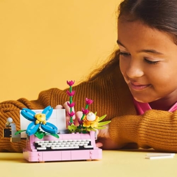 LEGO Creator 3in1 Schreibmaschine mit Blumen - umbaubar in eine Keytar oder einen Blumentopf mit Stift & Notizbuch – Kreatives Geburtstagsgeschenk für Mädchen und Jungen ab 8 Jahren – 31169 - 9