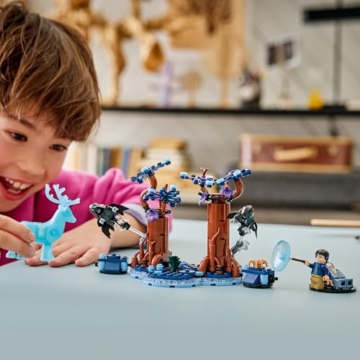 LEGO Harry Potter Verbotener Wald: Expecto Patronum Spielzeug - Modell mit 2 Dementoren, Hirsch und 2 Minifiguren inkl. Sirius Black - Geschenk für Mädchen, Jungen & Fans ab 7 Jahren - 76475 - 8