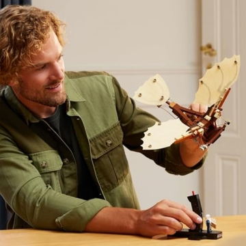 LEGO Icons Leonardo da Vincis Fluggerät mit schlagenden Flügeln - Inklusive Minifigur & Ständer - Bauset für Erwachsene - Deko-Set für Zuhause - Geschenkidee - 10363 - 10