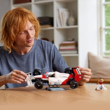 LEGO Icons McLaren MP4/4 & Ayrton Senna Modellauto Set, F1 Rennwagen Bausatz für Erwachsene mit Rennfahrer Mini-Figur, Sammlerstück, Geschenk-Idee zum Geburtstag für Männer, Frauen, Ihn & Sie 10330 - 10