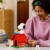 LEGO Ideas Peanuts: Snoopys Hundehütte - Modellbau für Erwachsene Snoopy und Woodstock Figuren - DIY Deko für Schreibtisch oder Regal - Geschenkidee für Fans - 21368 - 8