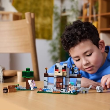 LEGO Minecraft Die Wolfsfestung - Kinder Spielzeug mit Einer Spielfigur, 2 Skelett Figuren & 2 Wölfen - Zubehör wie eine Werkbank und Schwert - Gamer Geschenk für Jungen & Mädchen ab 8 Jahren - 21261 - 8