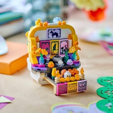 LEGO Opferaltar - Modellbausatz für Kinder mit Totenkopf, Künstliche Blumen & Speisen als Opfergaben Zubehör - Deko zur Feier des Tages der Toten - Geschenk für Jungen & Mädchen ab 9 Jahre - 40811 - 2