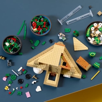 LEGO Pokémon Rayquaza - Modellbausatz für Erwachsene mit Drachenfigur, Trainerin Amalia Minifigur & Ultraball - DIY Zimmer oder Regal Deko - Sammelbares Gaming Geschenk - 72168 - 8