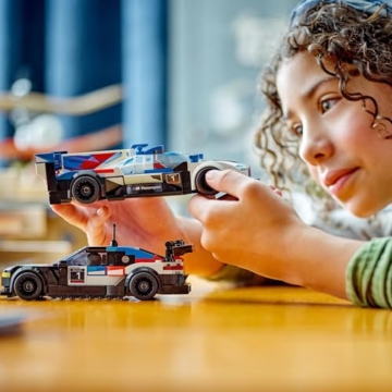 LEGO Speed Champions BMW M4 GT3 & BMW M Hybrid V8 Rennwagen Auto Spielzeug mit 2 baubaren Modellautos und 2 Rennfahrer-Minifiguren, Geschenk für Jungs, Mädchen ab 9 Jahren, Modellauto 76922 - 7