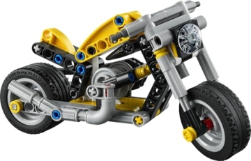 LEGO Technic Gelbes Motorrad - Spielzeug Fahrzeug Modellbau mit 3-Zylinder-Motor - STEM Geburtstagsgeschenk für Jungen ab 7 Jahren & Technik-Fans - 42225 - 10