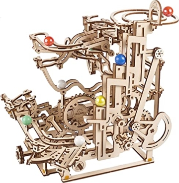 UGEARS DIY-Mechanische Holzkugelbahn - Marble Run 3D Holzpuzzle für Erwachsene - Holzmurmelbahn mit Etagenaufzug - Holzkugelbahn - Modellbausatz mit 10 bunten Murmeln - Modellbau Holz 3D Puzzle - 1
