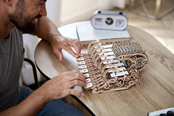 UGEARS Mechanisches Celesta 3D Puzzle - Multifunktionales Musikinstrument mit Klavier, Spieluhr und Xylophon - 3D Holzpuzzle Erwachsene und Kinder - Modellbau Holzbausatz - Musical Modellbausatz - 6